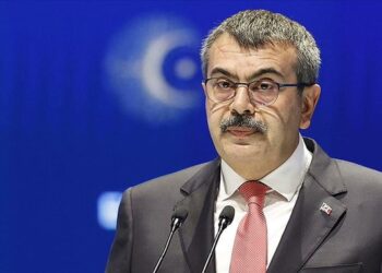 Bakan Tekin’den “Çocuklar tekrar okula gitmek istemiyor” açıklaması: Okullarda ara tatil kalkıyor mu?