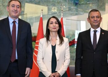 DEM Parti’den Özgür Özel’in ‘Celladına âşık olmak’ benzetmesine sert tepki: ‘En hafif tabiriyle akıl tutulması’