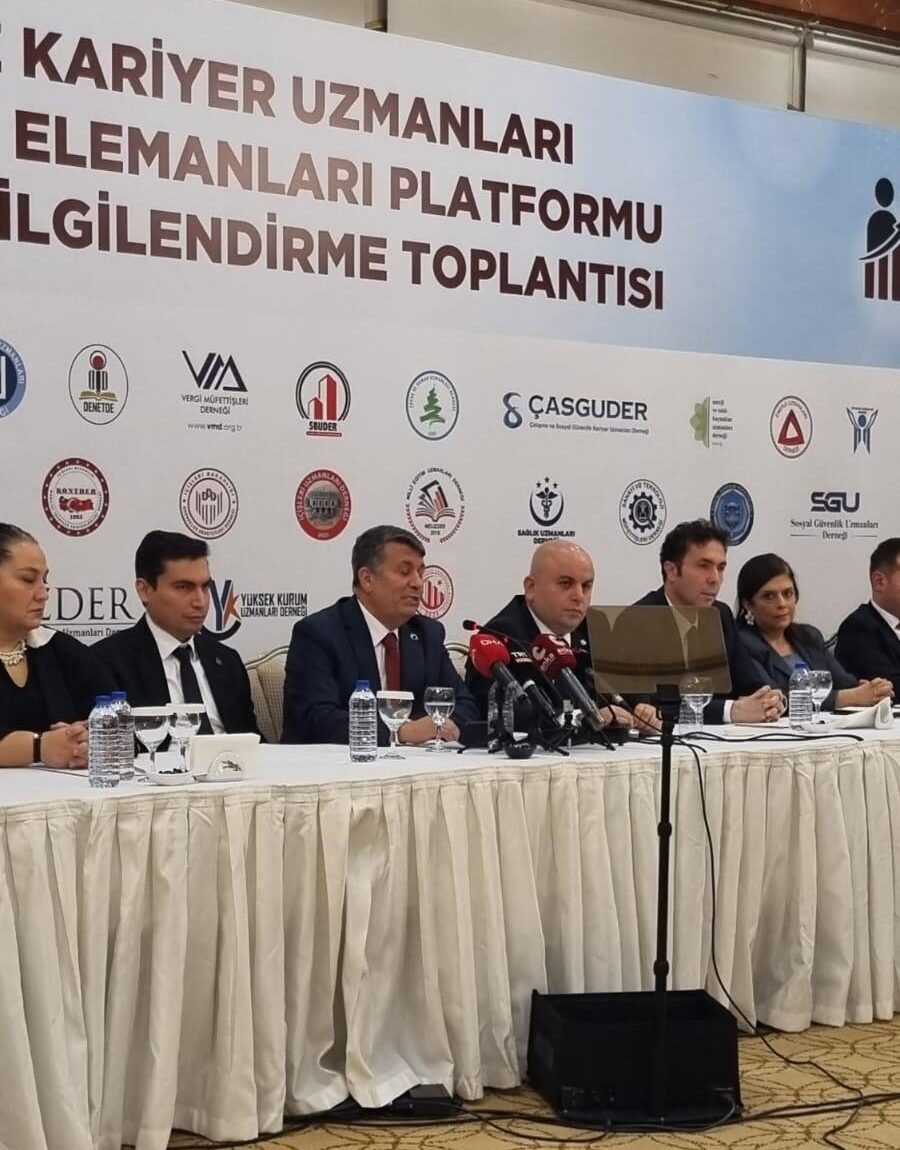 Kariyer memurları seyyanen zam için toplandı: "Özlük hakları vaatleri yerine getirilmeli"