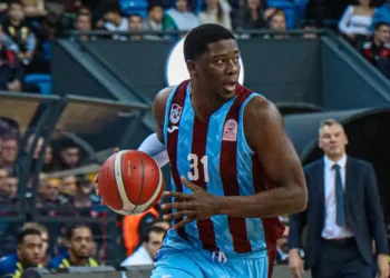 Trabzonspor'dan Fenerbahçe Beko'ya 26 sayı fark! 3 Trabzonspor’dan Fenerbahçe Beko’ya 26 sayı fark!
