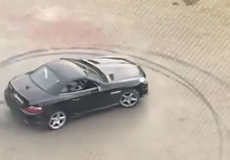 İstanbul'da özel hastanede vale skandalı: Müşterinin otomobili ile drift attılar 1 İstanbul’da özel hastanede vale skandalı: Müşterinin otomobili ile drift attılar