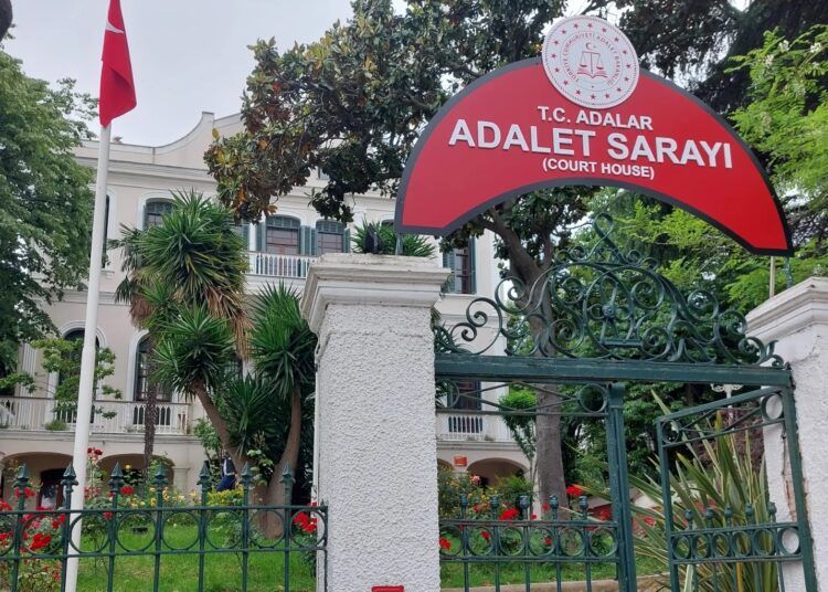 Adli emanette yeni skandal: Silahlar çalınıp satıldı 1 Adli emanette yeni skandal: Silahlar çalınıp satıldı