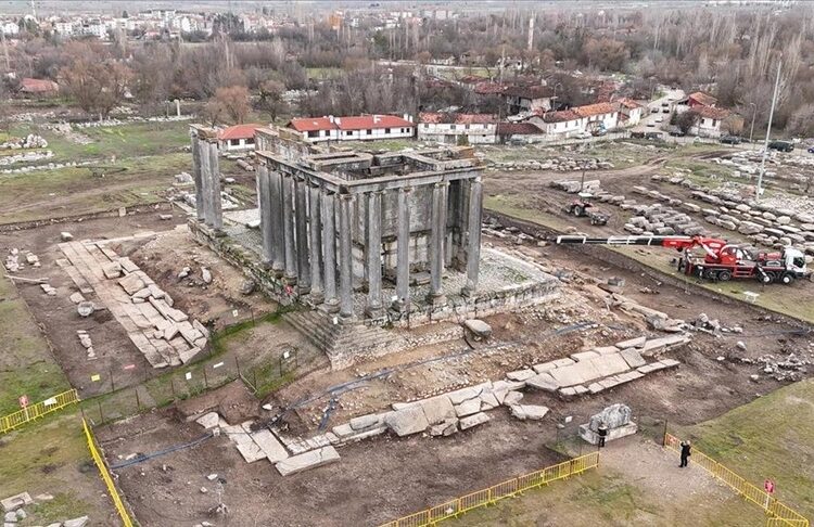 Aizanoi'deki Zeus Tapınağı'nın restorasyon çalışmalarına 2026'da başlanacak 1 Aizanoi’deki Zeus Tapınağı’nın restorasyon çalışmalarına 2026’da başlanacak