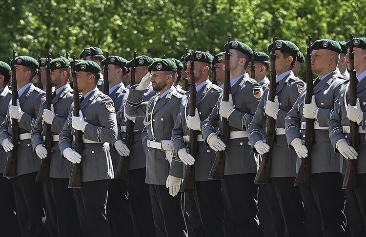 Almanya savaşa hazırlanıyor: 2035'e kadar asker sayısını 460 bine çıkaracak 1 Almanya savaşa hazırlanıyor: 2035’e kadar asker sayısını 460 bine çıkaracak