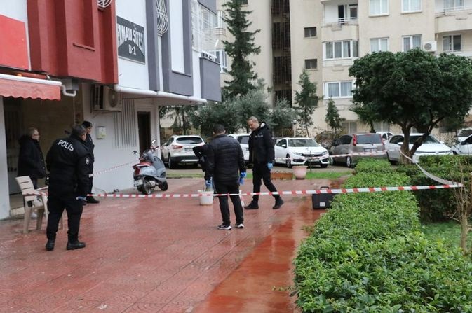 Anne, oğul bir gün arayla balkondan düşüp öldü 1 Anne, oğul bir gün arayla balkondan düşüp öldü