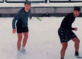 Arda Güler ve Yiğit Efe Demir, -4 derecede karda futbol oynadı