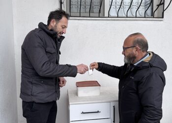 8 asırdır gelenlere tuz ikram ediyorlar