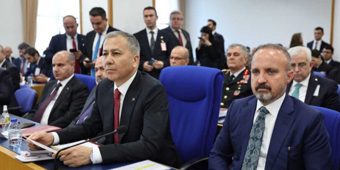 İsmail Saymaz: MHP'nin gönlündeki İçişleri Bakanı, Bülent Turan mı? 1 Bakan ve yardımcısı krizinde yeni perde: “Ali Yerlikaya, Bülent Turan’ı uçağına almadı” iddiası