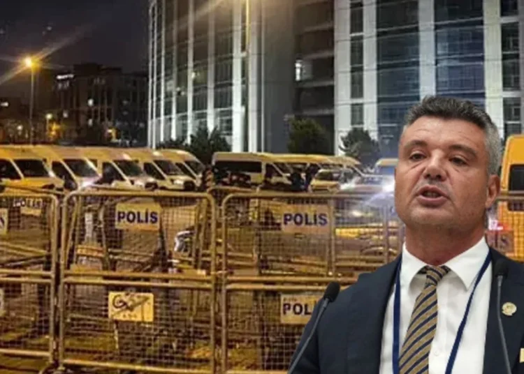 Sadettin Saran adliyeye sevk edildi: Fenerbahçe taraftarı Çağlayan'da 1 Sadettin Saran adliyeye sevk edildi: Fenerbahçe taraftarı Çağlayan’da