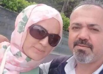 Eşini 22 bıçak darbesiyle öldürdü: Kendini “adı kolumda yazıyor’ diye savundu