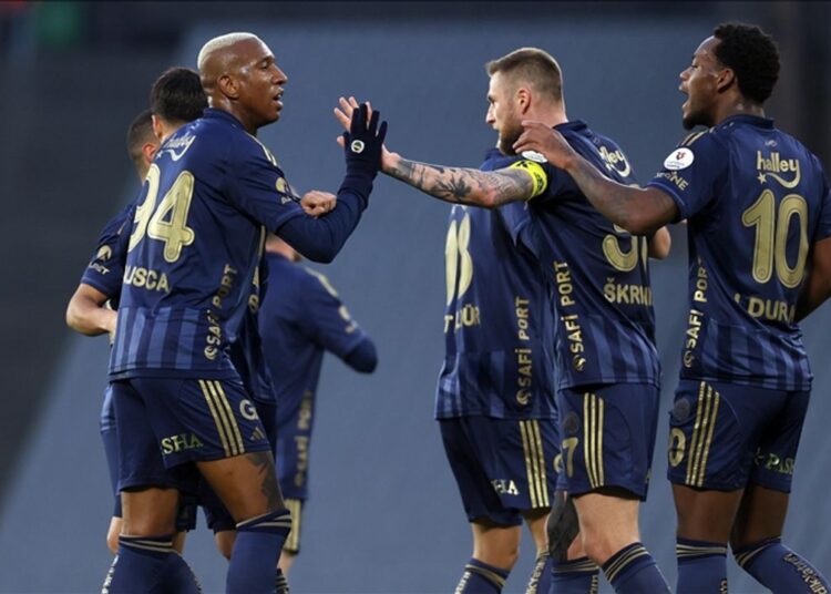 Fenerbahçe, Eyüpspor'u 3 golle geçti 1 Fenerbahçe, Eyüpspor’u 3 golle geçti