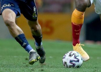 Fenerbahçe, Kadıköy’deki derbide beraberliği uzatmalarda kurtardı