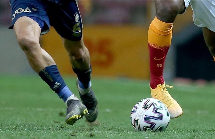 Fenerbahçe, Kadıköy'deki derbide beraberliği uzatmalarda kurtardı 1 Fenerbahçe, Kadıköy’deki derbide beraberliği uzatmalarda kurtardı