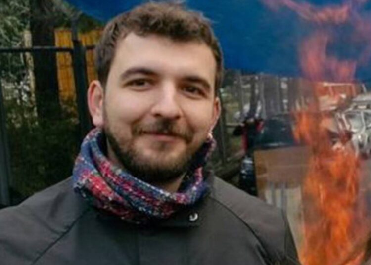 Gazeteci Osman Çaklı, "Cumhurbaşkanına hakaret" iddiasıyla gözaltına alındı 1 Gazeteci Osman Çaklı, “Cumhurbaşkanına hakaret” iddiasıyla gözaltına alındı