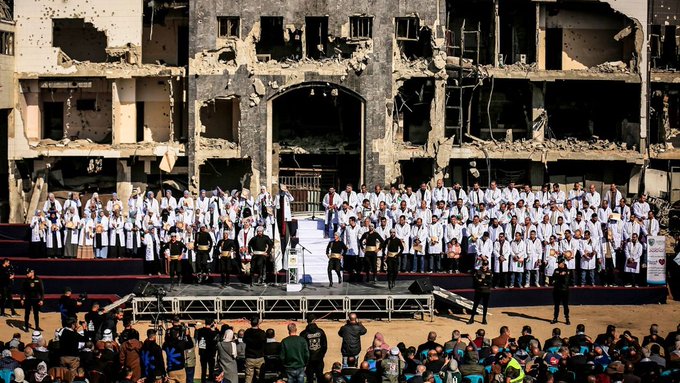 Gazze'de yıkımın içinde 168 doktor uzman sertifikası aldı 1 Gazze’de yıkımın içinde 168 doktor uzman sertifikası aldı