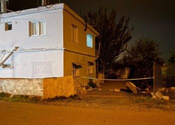 77 yaşındaki erkek; karısını baltayla öldürüp, banyoya gömdü