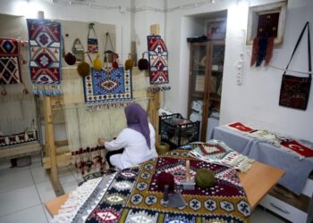 Bu kilimler arşivlenmek için dokunuyor