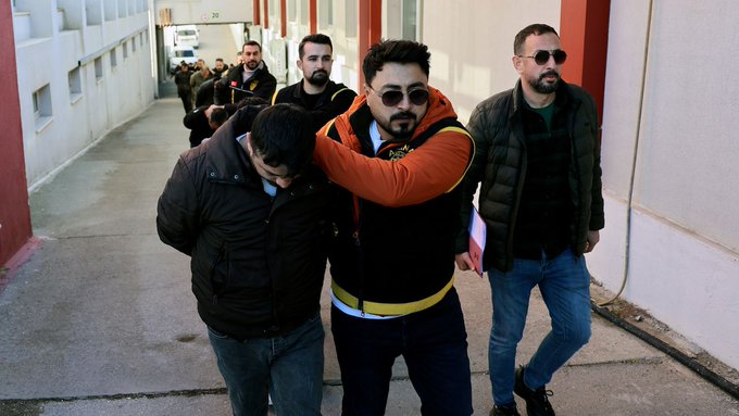 Adana'da kahvehane kavgası: 2 arkadaş öldürüldü 1 Adana’da kahvehane kavgası: 2 arkadaş öldürüldü