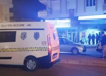 Tekel bayii, iş yerinde tartıştığı 2 kişiyi tabancayla öldürdü
