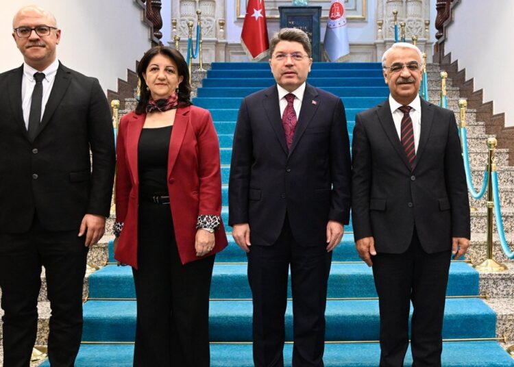 İmralı heyeti Bakanı Tunç'la yasal düzenlemeleri görüştü 1 İmralı heyeti Bakanı Tunç’la yasal düzenlemeleri görüştü