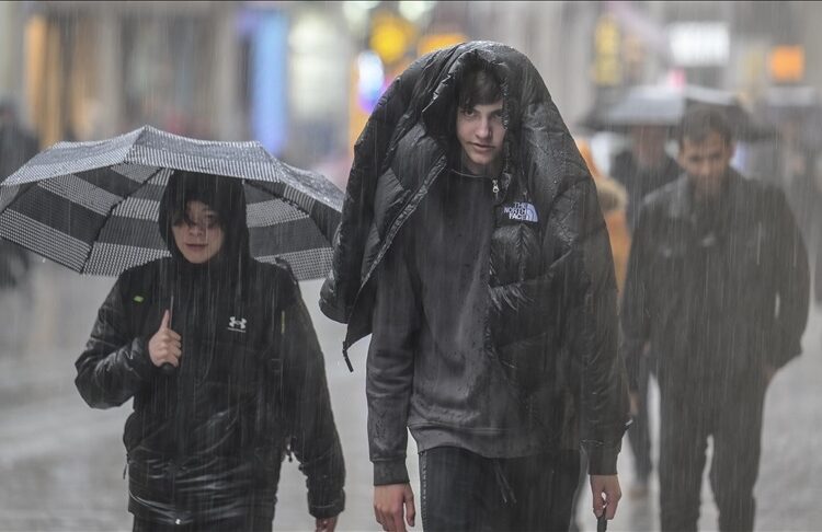 Sağanak ve kuvvetli rüzgar uyarısı yapıldı 1 Meteoroloji kar, fırtına ve sağanak uyarısı yaptı