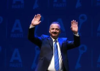 Yavuz Ağıralioğlu: ’85 milyonun cumhurbaşkanı olmaya talibim’
