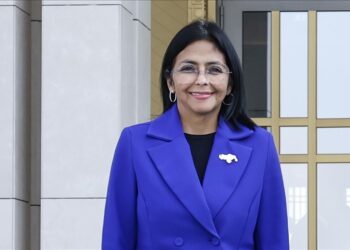 Yemin eden Rodriguez, geçici Venezuela Devlet Başkanı oldu