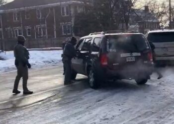 ABD’de göçmenlik polisi bir kadını başından vurarak öldürdü