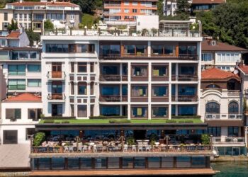 Bebek Otel’deki kaçak bölümlerin yıkımına başlandı