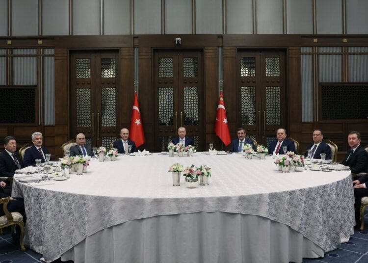 Cumhurbaşkanı Erdoğan yasama, yürütme ve yargı temsilcilerini ağırladı 1 Cumhurbaşkanı Erdoğan yasama, yürütme ve yargı temsilcilerini ağırladı