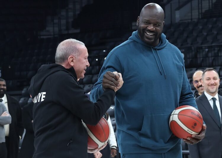 Erdoğan, Shaquille O'Neal ile basketbol oynadı 1 Erdoğan, Shaquille O’Neal ile basketbol oynadı