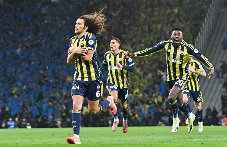 Fenerbahçe kupa hasretine Turkcell Süper Kupa'yı alarak son verdi 1 Fenerbahçe kupa hasretine Turkcell Süper Kupa’yı alarak son verdi