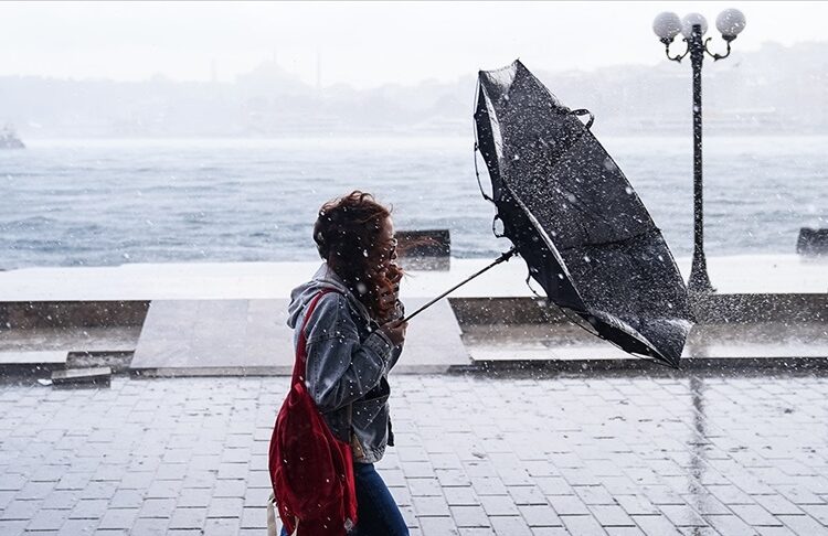 İstanbul'da fırtına beklentisi: "Evden çıkmayın" uyarısı yapıldı 1 İstanbul’da fırtına beklentisi: “Evden çıkmayın” uyarısı yapıldı