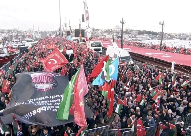 Galata'daki Filistin buluşmasına onbinlerce kişi katıldı 1 Galata’daki Filistin buluşmasına onbinlerce kişi katıldı