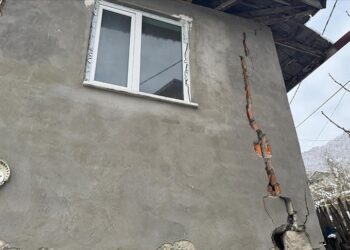Heyelan nedeniyle 15 evde çatlaklar oluştu