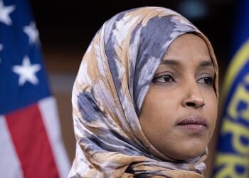 Trump, Somali asıllı Temsilciler Meclisi üyesi Omar'ın ülkesine gönderilmesi gerektiğini öne sürdü 8 Trump, Somali asıllı Temsilciler Meclisi üyesi Omar’ın ülkesine gönderilmesi gerektiğini öne sürdü