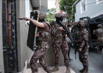 İstanbul’da 8 IŞİD şüphelisi yakalandı