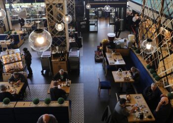 Lokanta ve kafelerde kuver ve servis ücreti yasaklandı