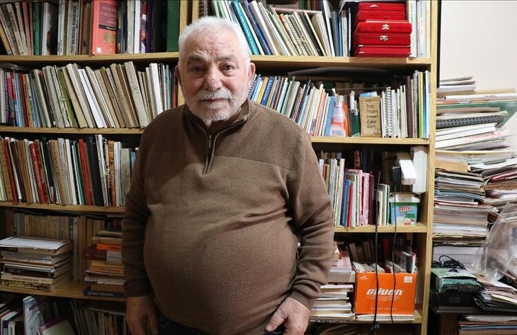 61 yıldır biriktirdiği kitapları isteyenlere hediye ediyor 1 61 yıldır biriktirdiği kitapları isteyenlere hediye ediyor