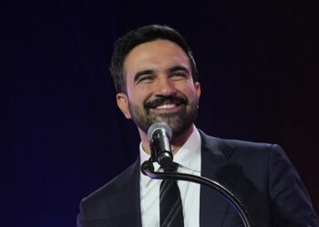 Yemin eden Zohran Mamdani göreve başladı