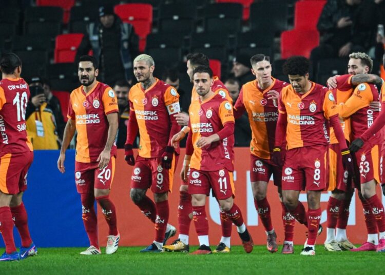 Trabzonspor'u 4-1 yenen Galatasaray, Süper Kupa'da finale çıktı 1 Trabzonspor’u 4-1 yenen Galatasaray, Süper Kupa’da finale çıktı