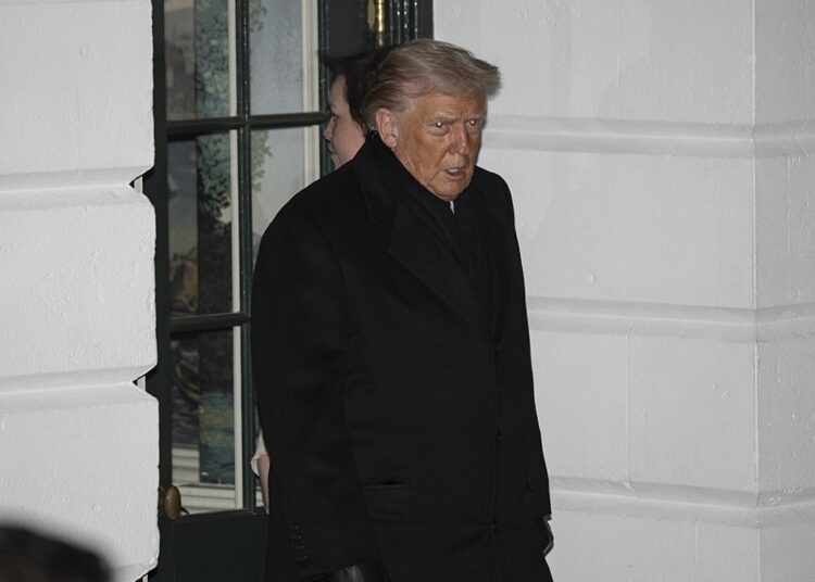 Davos için yola çıkan Trump'ın uçağında elektrik arızası meydana geldi 1 Davos için yola çıkan Trump’ın uçağında elektrik arızası meydana geldi
