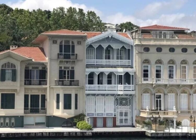 Tarihi yalı icradan 1 milyar 150 milyon liraya satışa çıkarıldı