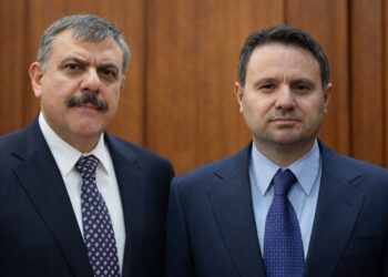 Kabinede revizyon: Adalet ve içişleri bakanları aflarını istedi 