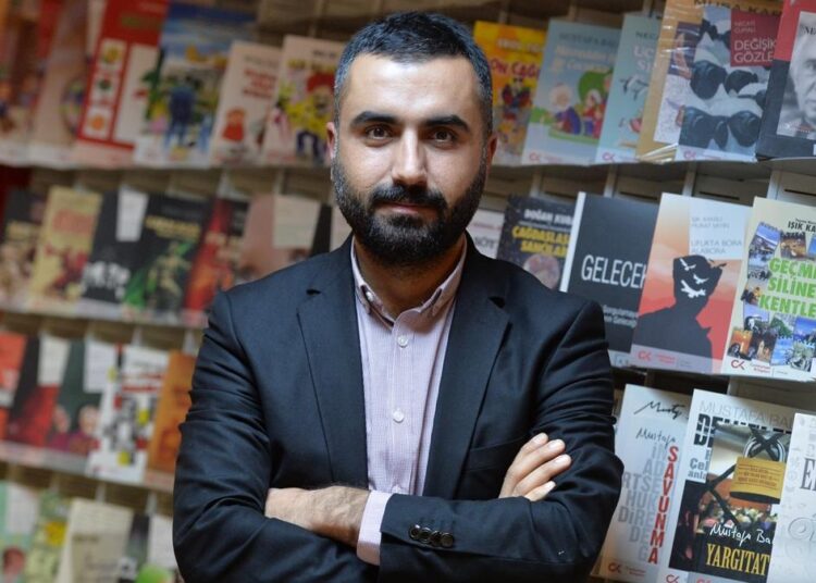 Gazeteci Alican Uludağ gözaltına alındı 1 Gazeteci Alican Uludağ gözaltına alındı