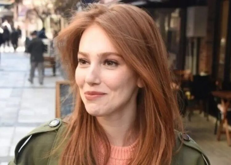 Oyuncu Elçin Sangu villasını tamir ettirdi, parasını ödemedi 1 Oyuncu Elçin Sangu villasını tamir ettirdi, parasını ödemedi