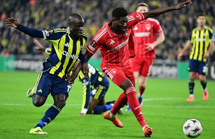 Fenerbahçe evinde İngiliz ekibine farklı yenildi 1 Fenerbahçe evinde İngiliz ekibine farklı yenildi