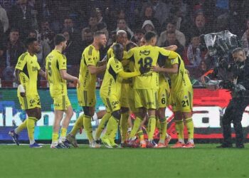 Safa Kar yazdı I Trabzon’da gol düellosu; 3 puan Fenerbahçe’nin!