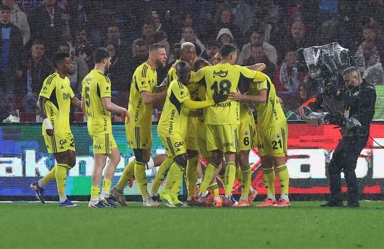 Safa Kar yazdı I Trabzon’da gol düellosu; 3 puan Fenerbahçe’nin!
