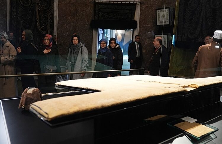 Hırka-i Şerif, 20 Şubat'ta ziyarete açılacak 1 Hırka-i Şerif, 20 Şubat’ta ziyarete açılacak